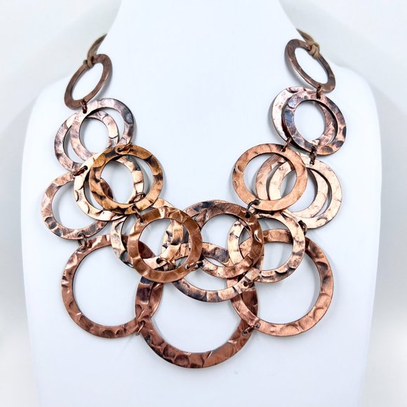 NWOT - Beautiful Hammered Copper Tone Interlocking Circles 14” Choker Necklace - Picture 2 of 6